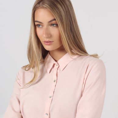 Camisa cuello V manga larga