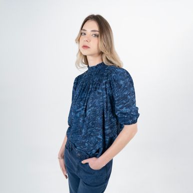 Blusa Cuello Alto Manga Corta