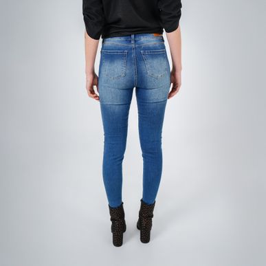 Jean Diva Tiro Medio Bota Skinny